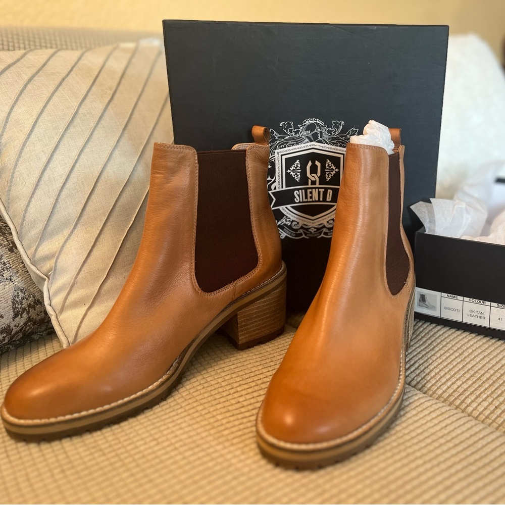 Silent D Women's Tan Ankle Boots